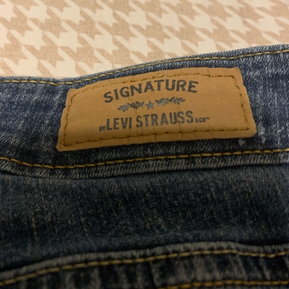 Levi’s Signature modern boot cut jeans. Size 24M. Length is 32in. - Picture 5 of 7